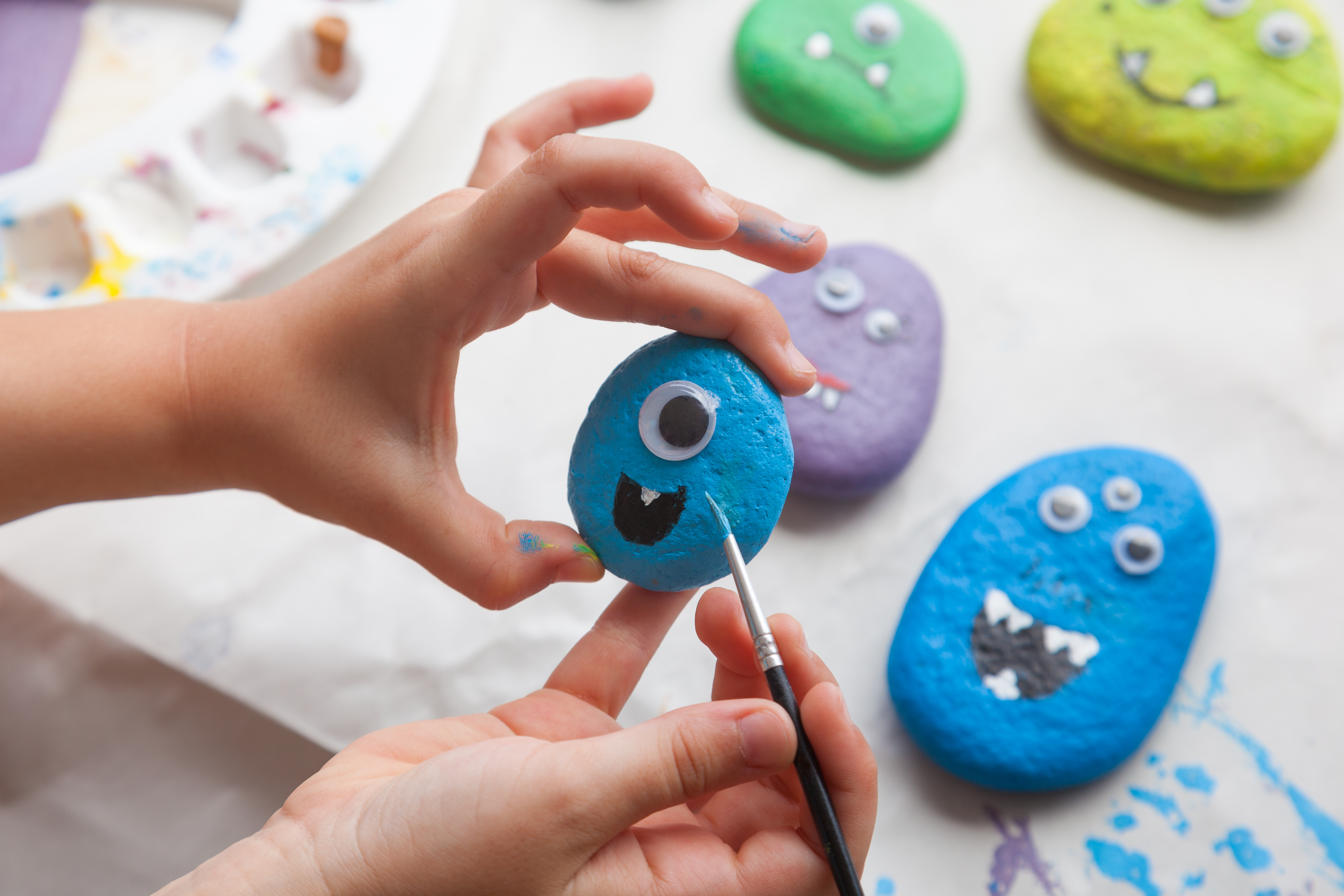 Painting stones. Помогает с поделкой. Поделки, которые кликают.. Stones Crafts for Kids. Поделка которая может выполнить самый маленький ребенок.