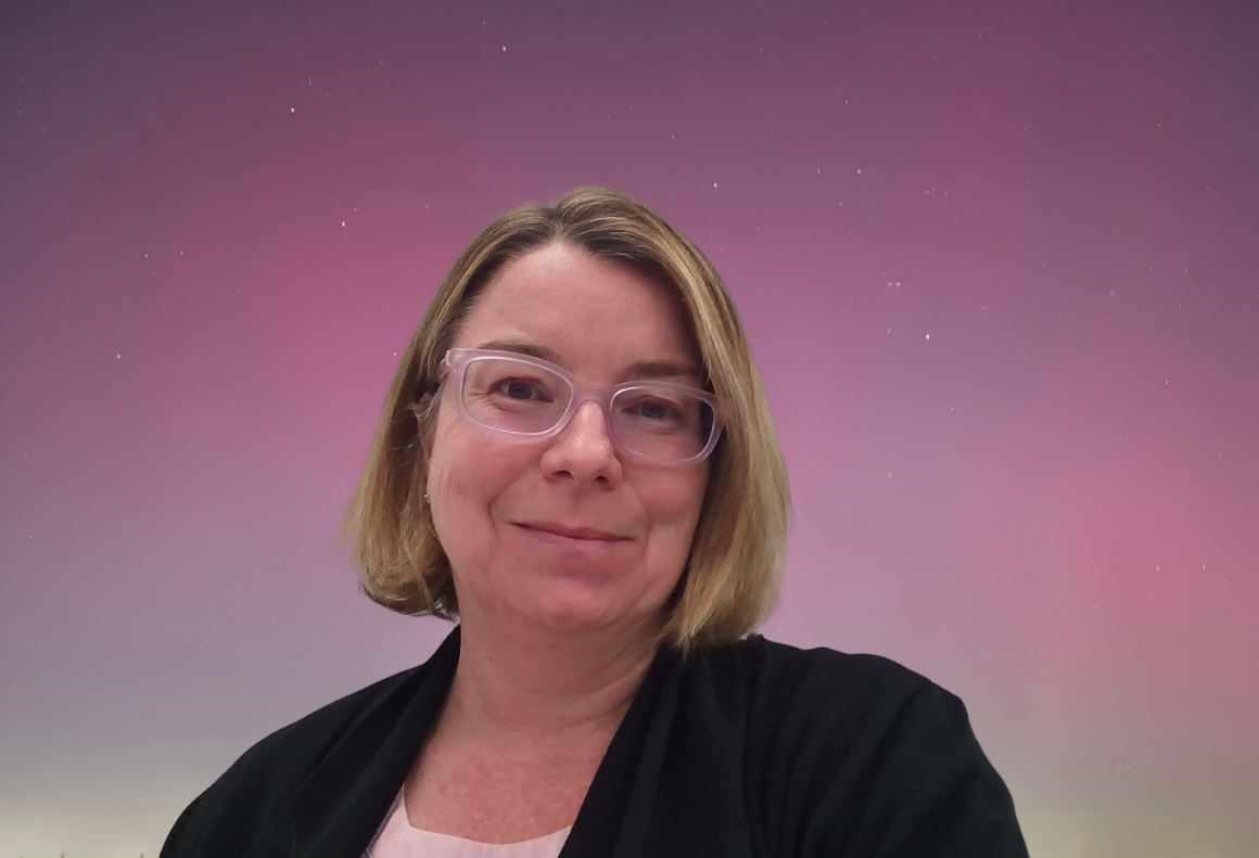 Commander Kat in front of an Aurora