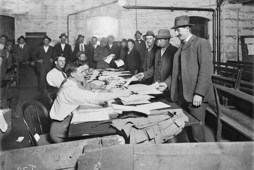 Australian men queuing to enlist, Melbourne Town Hall
