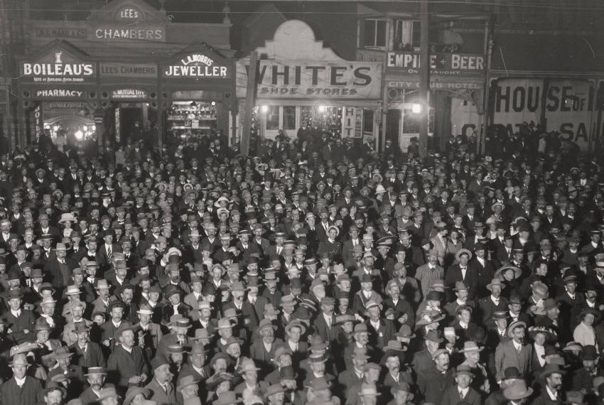 A huge crowd people gathered in the streets of Kalgoorlie