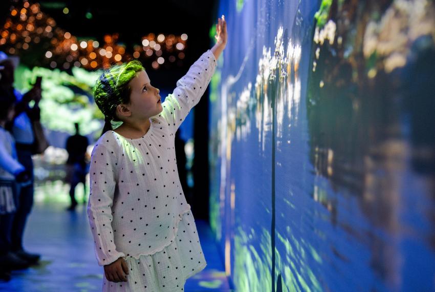 Child in Terracotta Warriors exhibition