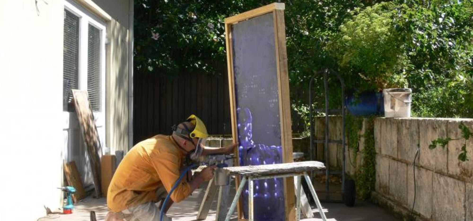 Building the sculpture "Transparent Sea"