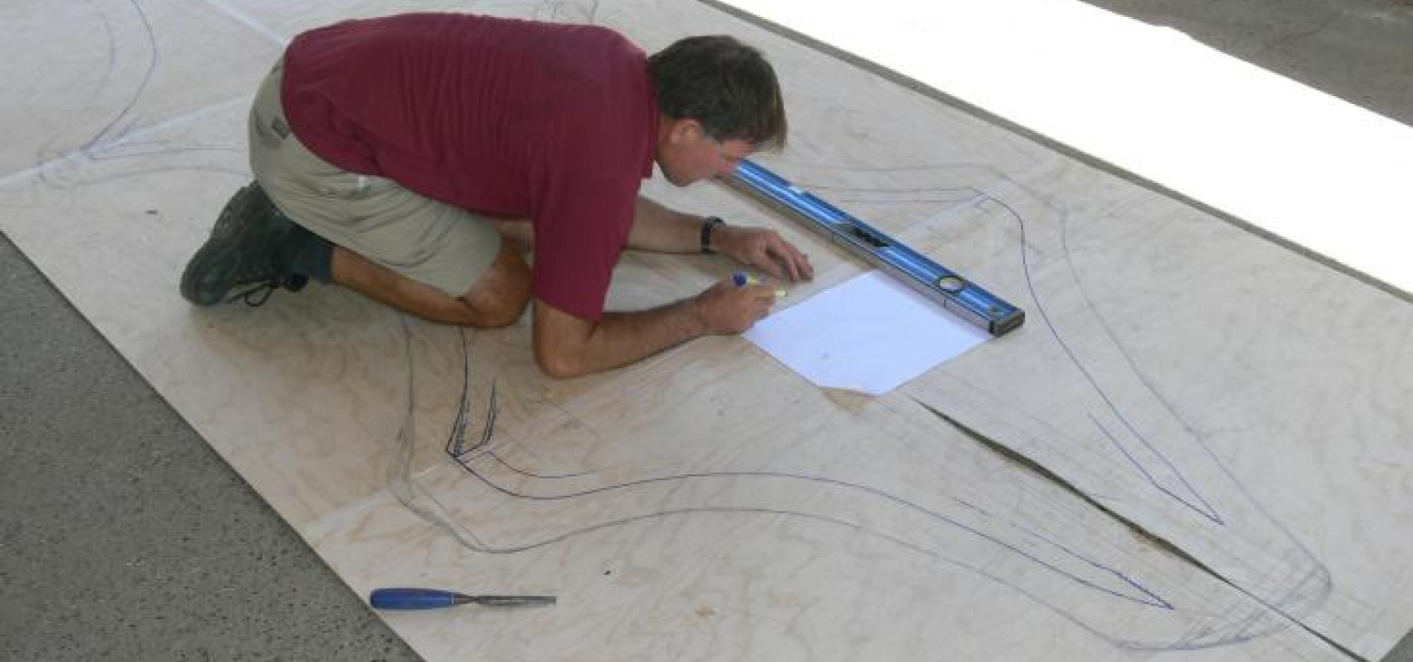 Installing the sculpture "Transparent Sea" at the Maritime Museum