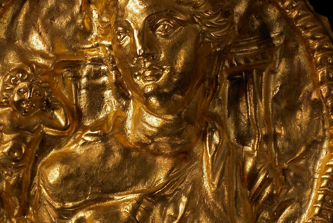 Gold medallion featured in Ancient Greeks