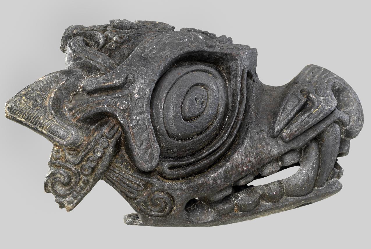 Animal head terminal from harness bow
