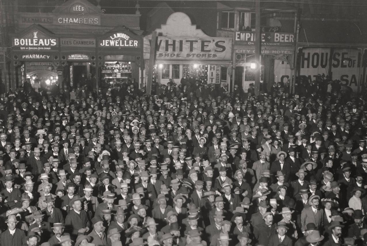 A huge crowd people gathered in the streets of Kalgoorlie