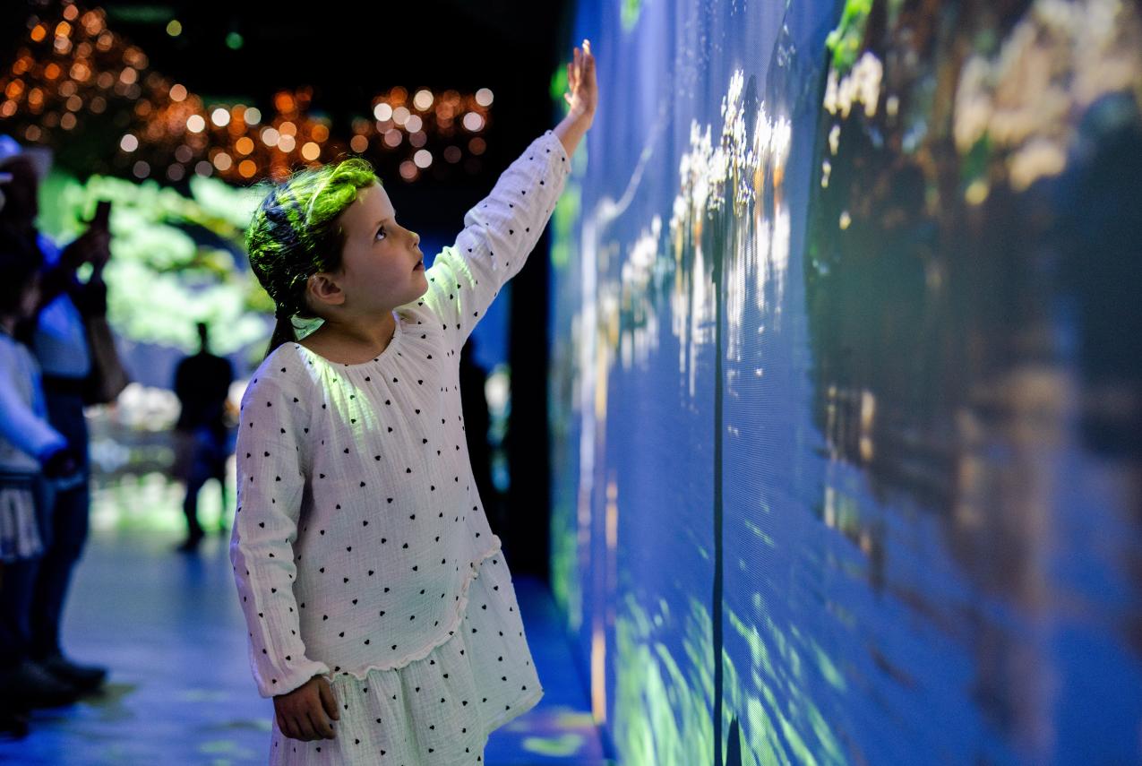 Child in Terracotta Warriors exhibition