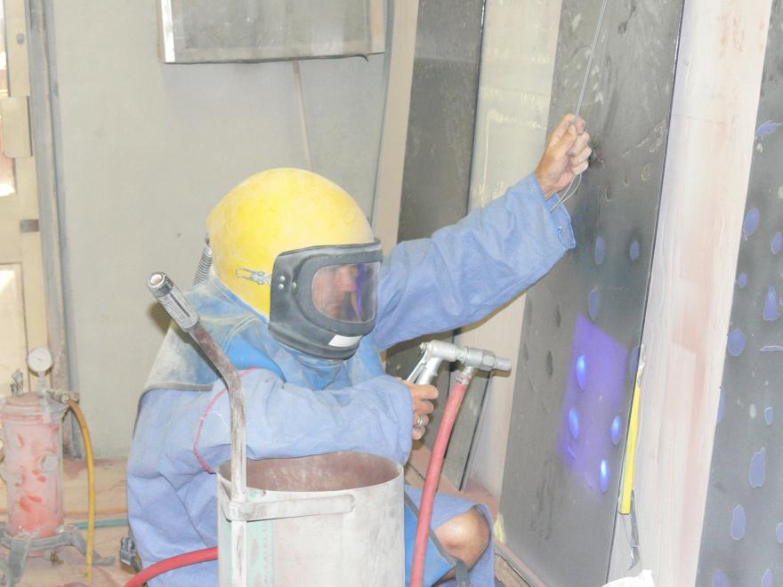 A person building the sculpture "Transparent Sea" in a glass workshop