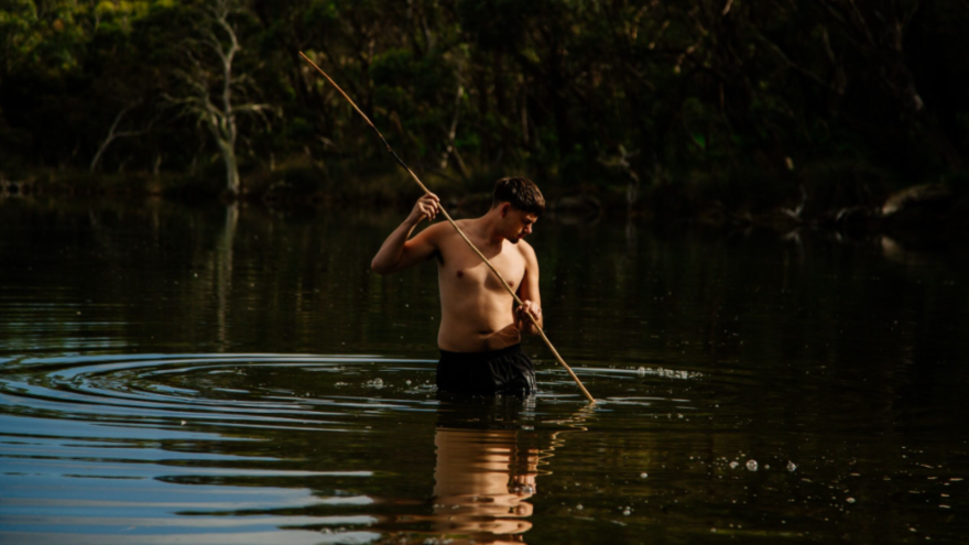 Menang man spear fishing 