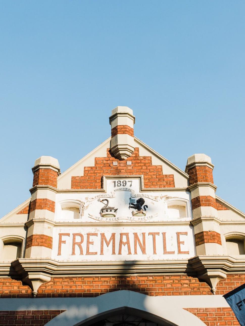 An image of the Fremantle Markets sign in the building's facade.