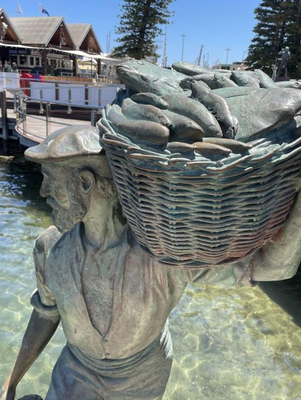 Image of fisherman statue at the Fremantle Fishing Boat Harbour