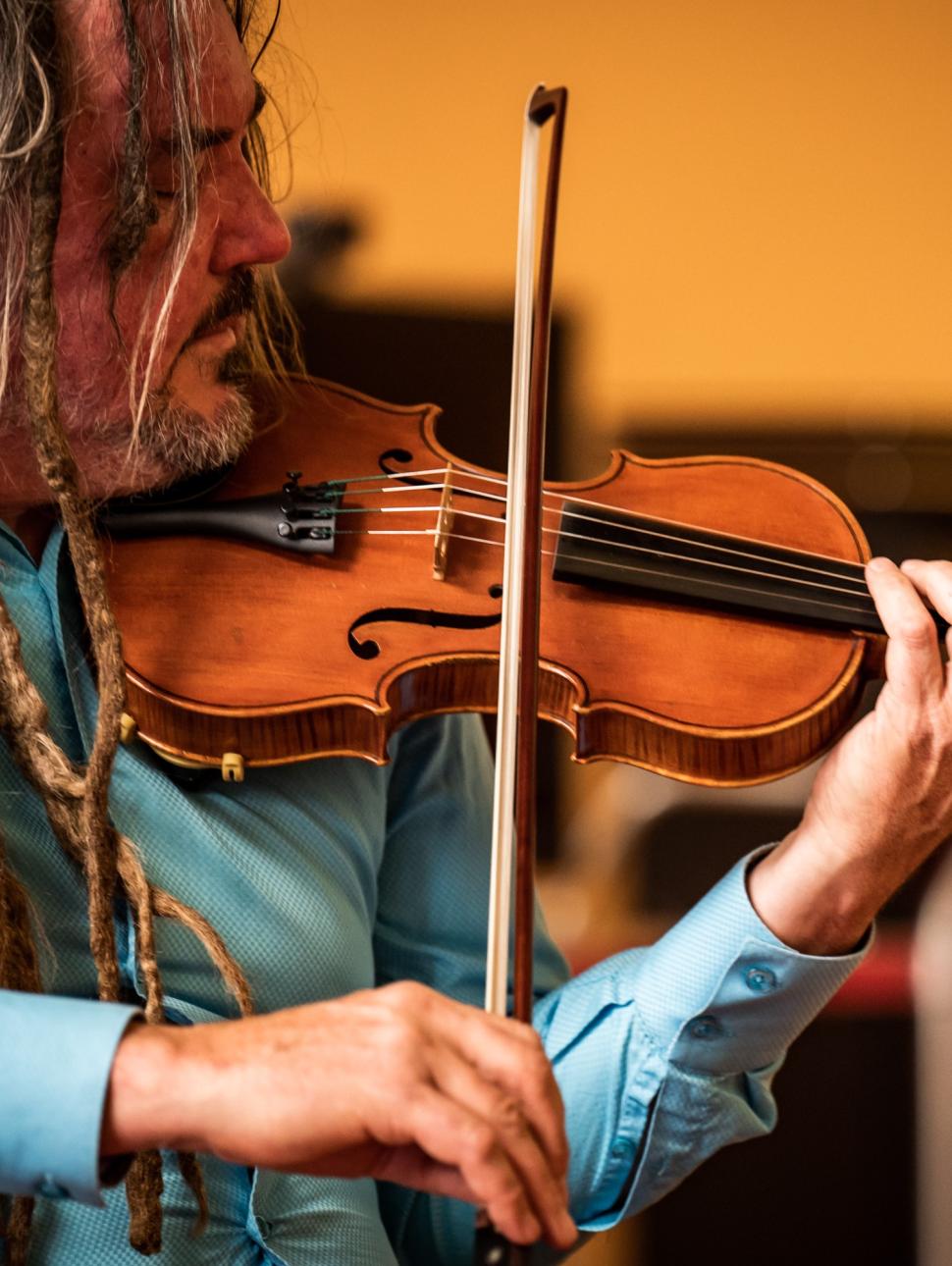 Rupert Guenther playing the violin