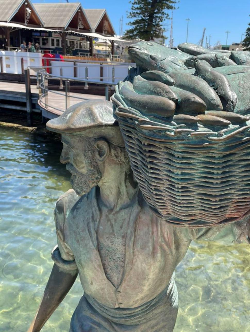 Image of fisherman statue at the Fremantle Fishing Boat Harbour