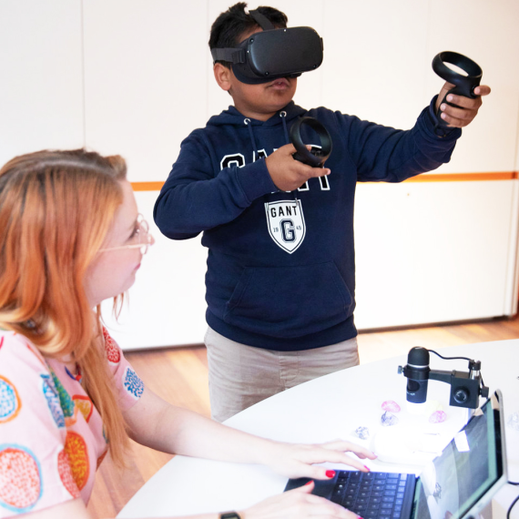 A tween using Virtual Reality.